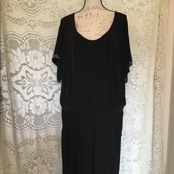 Dresses & Skirts - 📌3/$20 - Jersey Dress with embellished sleeves